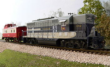Wabash GP7 and caboose